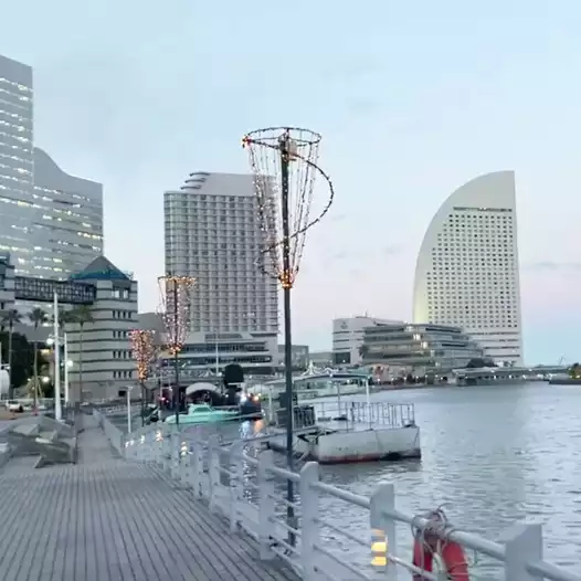 川沿いを進む